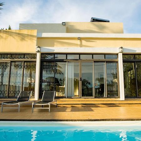 Villa Angelou - Sunlit Beach Getaway With Pool And Wifi Беле Маре Екстериор снимка