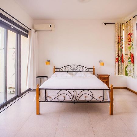 Villa Angelou - Sunlit Beach Getaway With Pool And Wifi Беле Маре Екстериор снимка