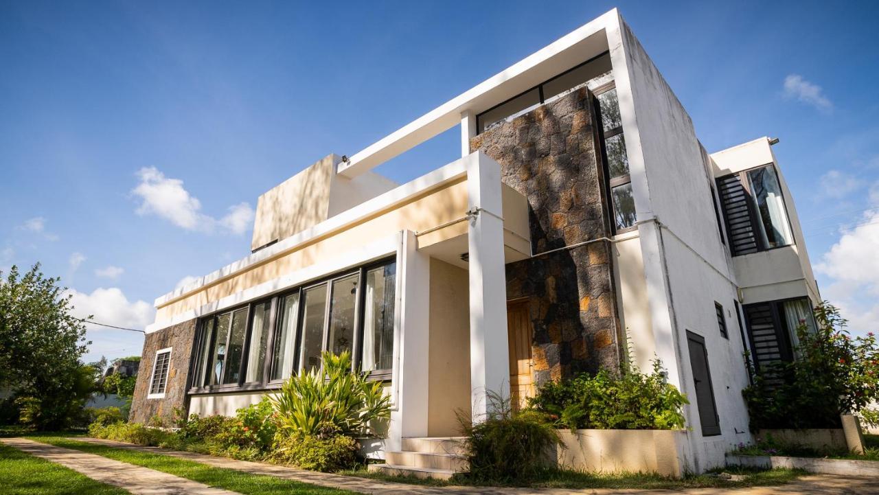 Villa Angelou - Sunlit Beach Getaway With Pool And Wifi Беле Маре Екстериор снимка