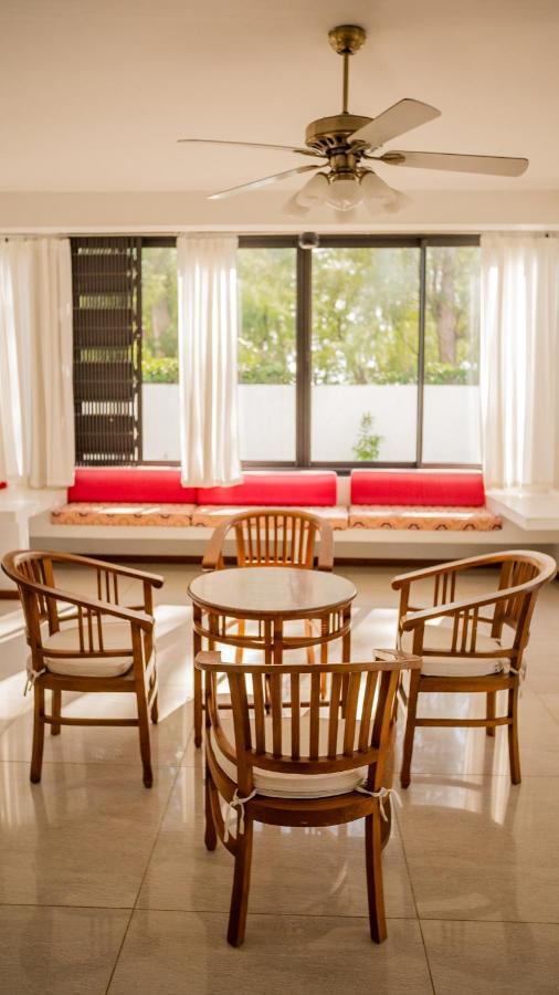Villa Angelou - Sunlit Beach Getaway With Pool And Wifi Беле Маре Екстериор снимка