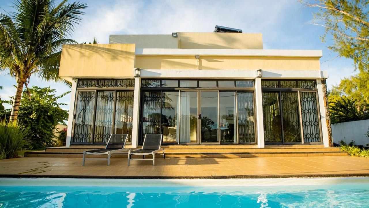 Villa Angelou - Sunlit Beach Getaway With Pool And Wifi Беле Маре Екстериор снимка