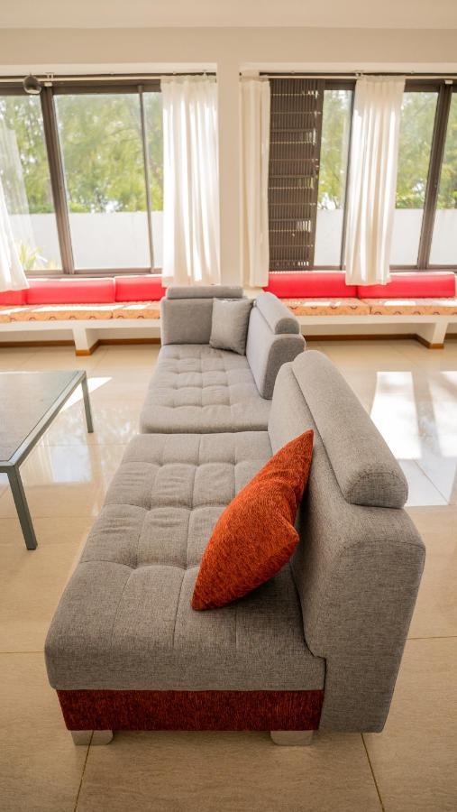 Villa Angelou - Sunlit Beach Getaway With Pool And Wifi Беле Маре Екстериор снимка