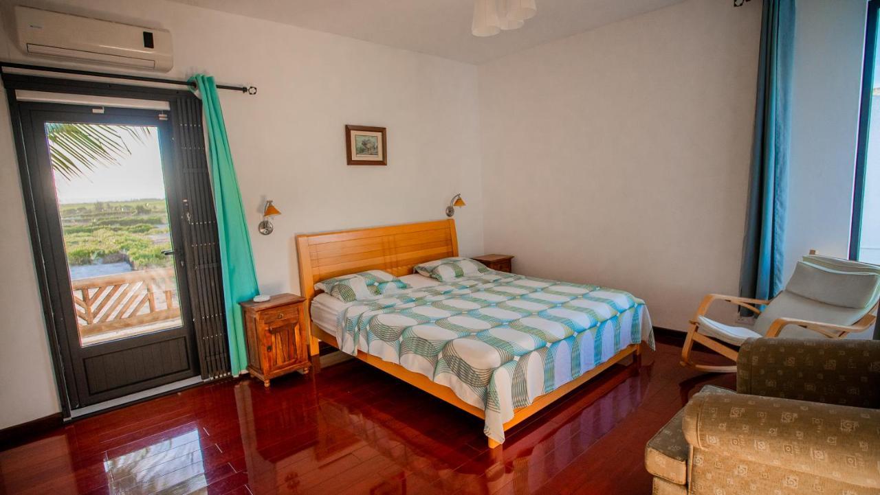 Villa Angelou - Sunlit Beach Getaway With Pool And Wifi Беле Маре Екстериор снимка