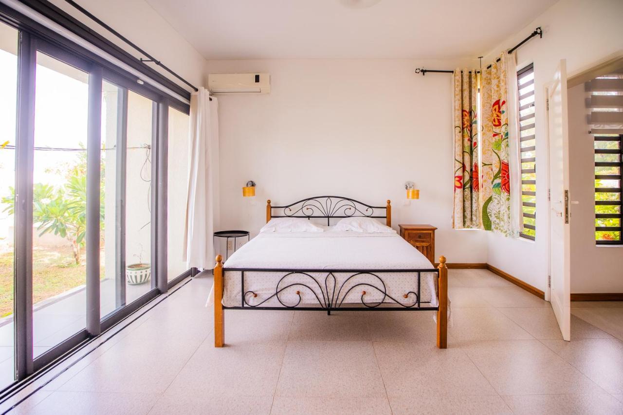 Villa Angelou - Sunlit Beach Getaway With Pool And Wifi Беле Маре Екстериор снимка