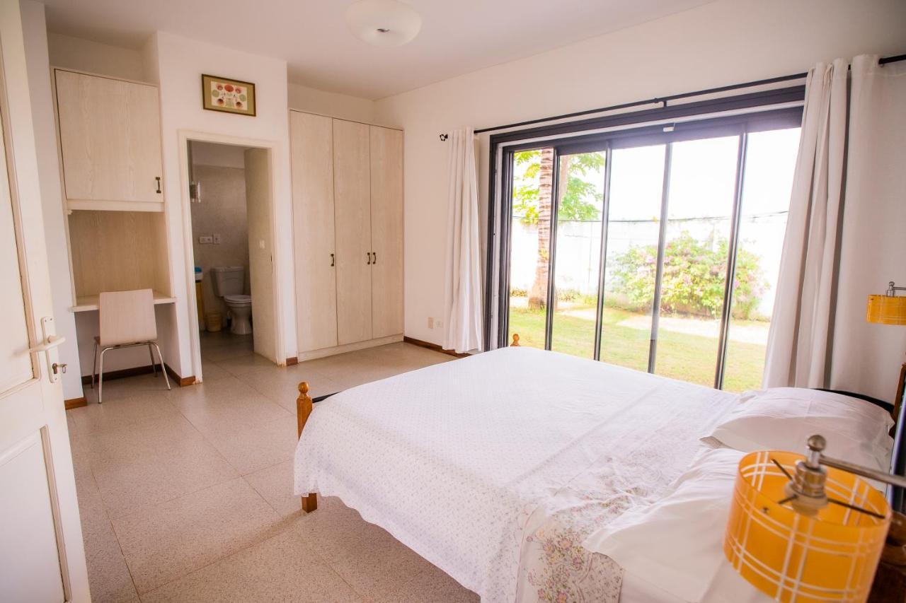 Villa Angelou - Sunlit Beach Getaway With Pool And Wifi Беле Маре Екстериор снимка